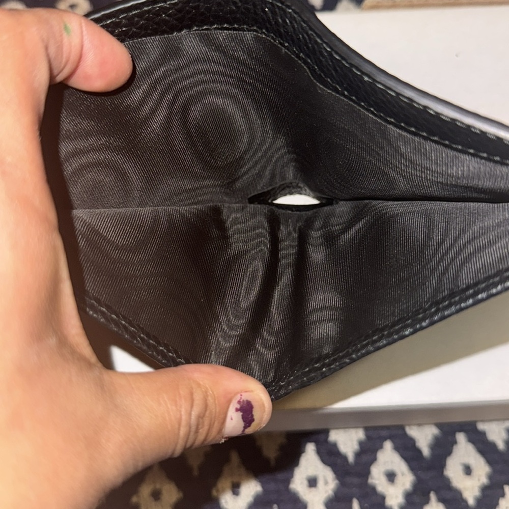 NWOT Men’s JUMBO GG WALLET
COA INCLUDED - Picture 4 of 7